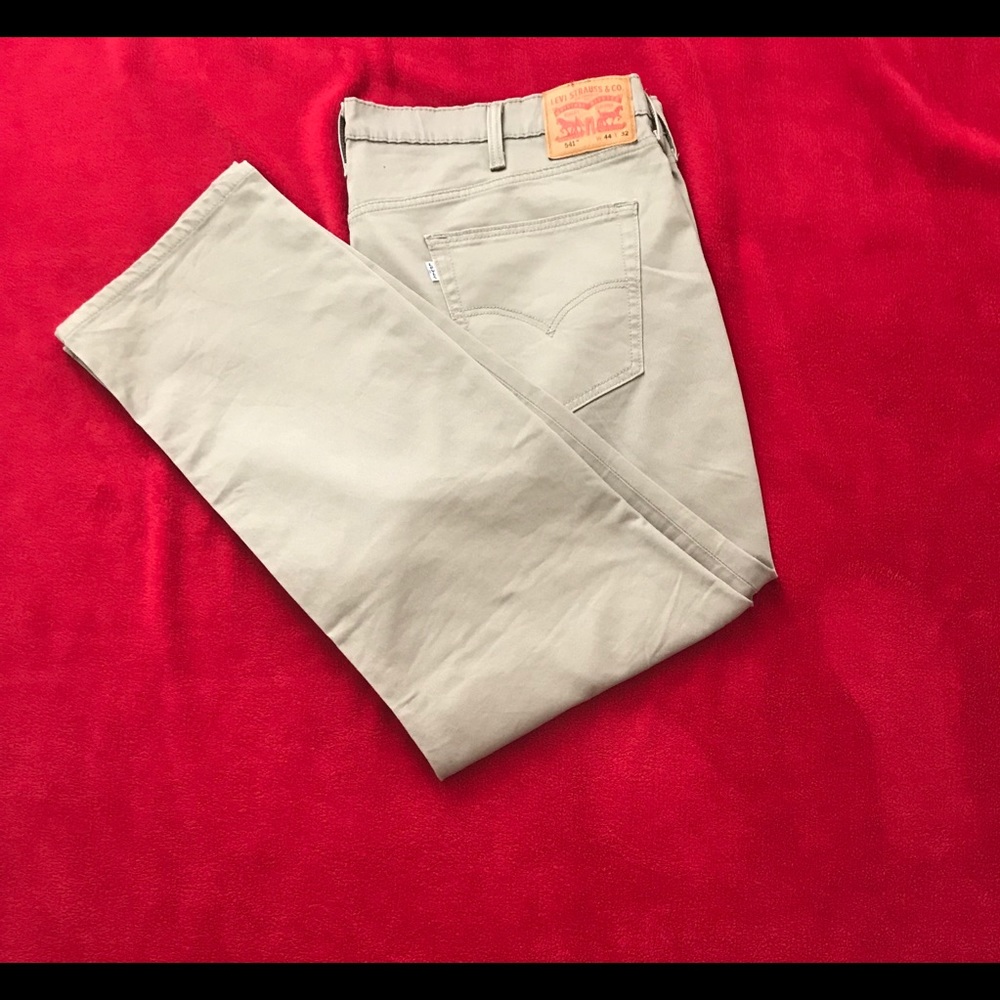 Men’s Khaki/tan Levi Strauss Jeans. Size 44/32